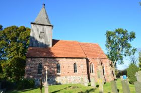 Umgebung Histor. Kirche Groß Zicker.JPG